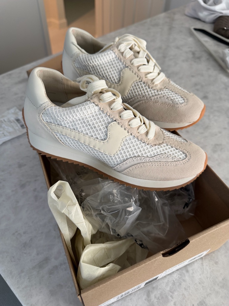 Dole Vita Brand New Women’s Cream Mesh & Suede Casual Sneakers Size 7